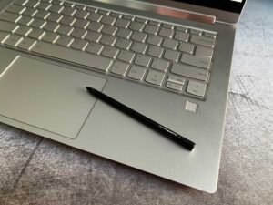 Touchscreen and Pen of Lenovo Yoga 9i Gen 7